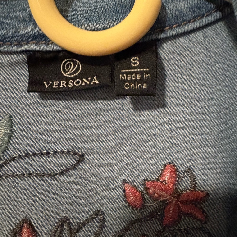 Versona Blue Denim Jacket with Floral Embroidery - Picture 3 of 3